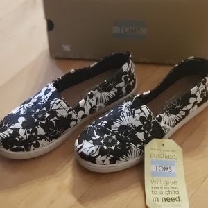 Toms Classic Black/White Tropical Print Shoes